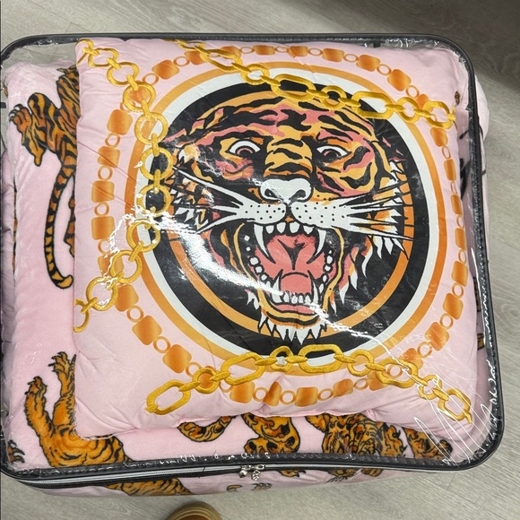 Ed Hardy Pink Tiger Comforter Set